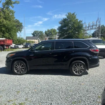 Another view of 2015 Toyota Highlander Hybrid Limited for sale in Carlstadt, NJ at 101 Motors
