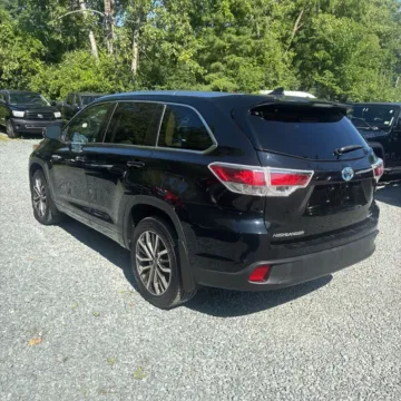 More photos of 2015 Toyota Highlander Hybrid Limited at 101 Motors, NJ