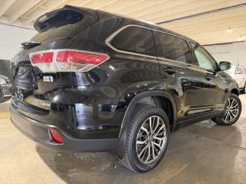 More photos of 2015 Toyota Highlander Hybrid Limited at 101 Motors, NJ