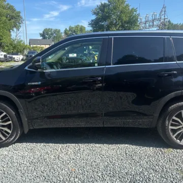 More photos of 2015 Toyota Highlander Hybrid Limited at 101 Motors, NJ
