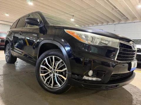 More photos of 2015 Toyota Highlander Hybrid Limited at 101 Motors, NJ