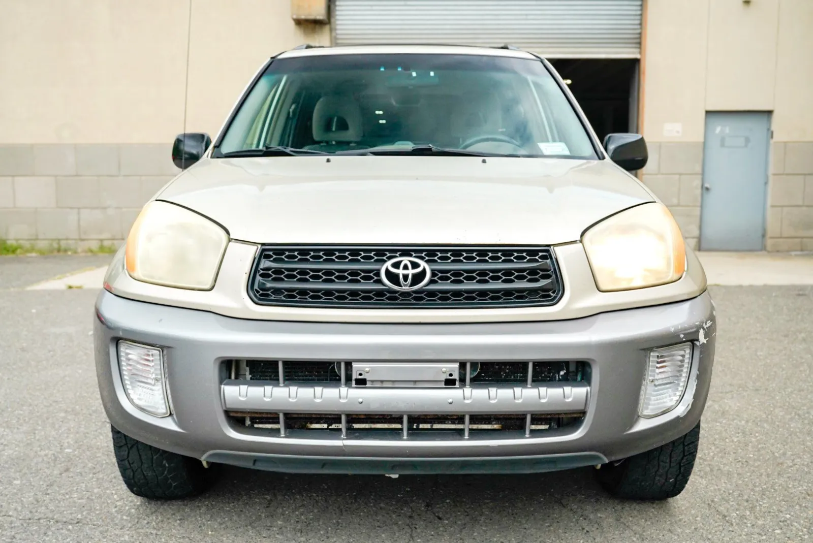 Toyota RAV4 photo 2