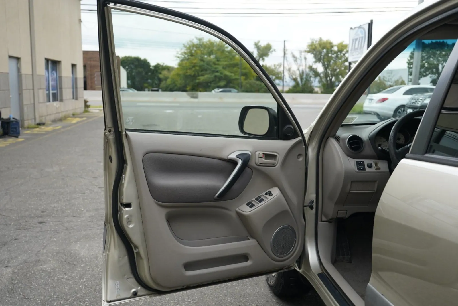 Toyota RAV4 photo 14