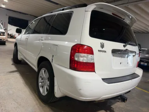 Another view of 2006 Toyota Highlander Hybrid V6 for sale in Carlstadt, NJ at 101 Motors
