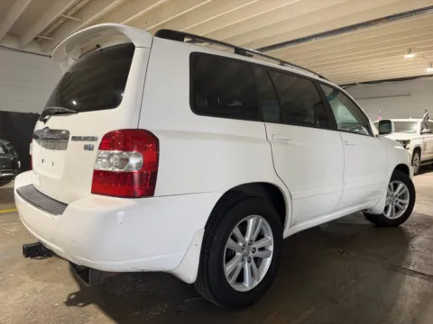 More photos of 2006 Toyota Highlander Hybrid V6 at 101 Motors, NJ
