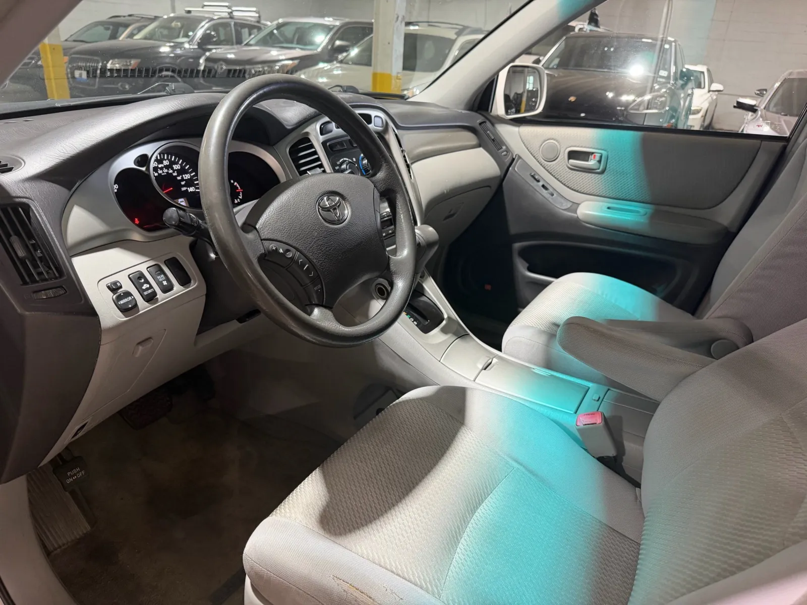 Toyota Highlander photo 8