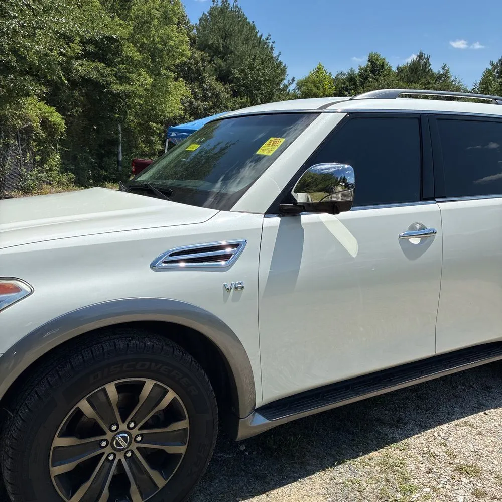 Nissan Armada photo 2