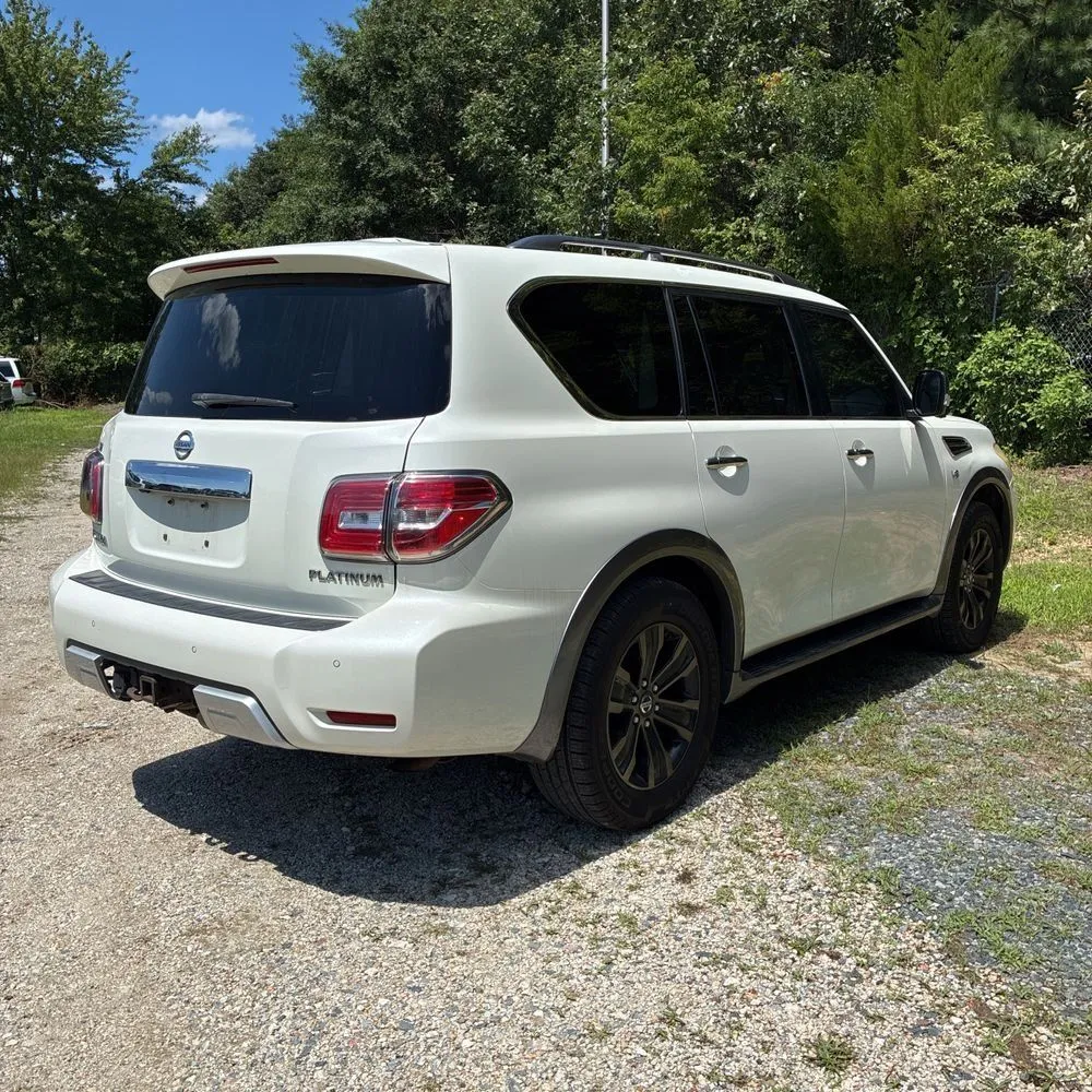 Nissan Armada photo 8