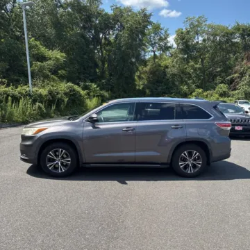 Another view of 2016 Toyota Highlander XLE V6 for sale in Carlstadt, NJ at 101 Motors