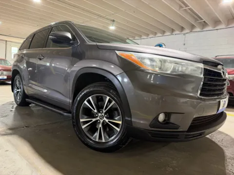 More photos of 2016 Toyota Highlander XLE V6 at 101 Motors, NJ