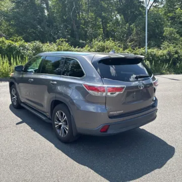 More photos of 2016 Toyota Highlander XLE V6 at 101 Motors, NJ