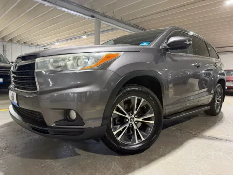 Photos of 2016 Toyota Highlander XLE V6 for sale in Carlstadt, NJ at 101 Motors