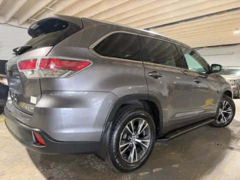 More photos of 2016 Toyota Highlander XLE V6 at 101 Motors, NJ
