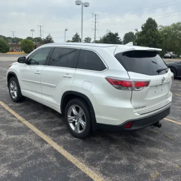 More photos of 2016 Toyota Highlander Limited V6 at 101 Motors, NJ