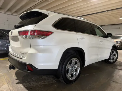 More photos of 2016 Toyota Highlander Limited V6 at 101 Motors, NJ