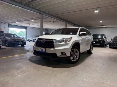 White 2016 Toyota Highlander Limited V6 for sale in Carlstadt, NJ