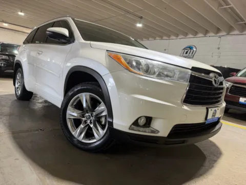 More photos of 2016 Toyota Highlander Limited V6 at 101 Motors, NJ