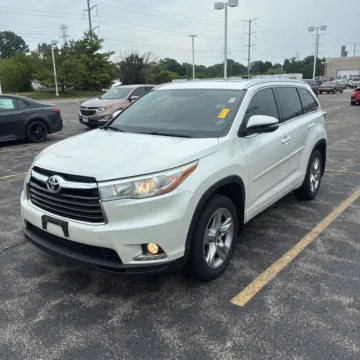 White 2016 Toyota Highlander Limited V6 for sale in Carlstadt, NJ