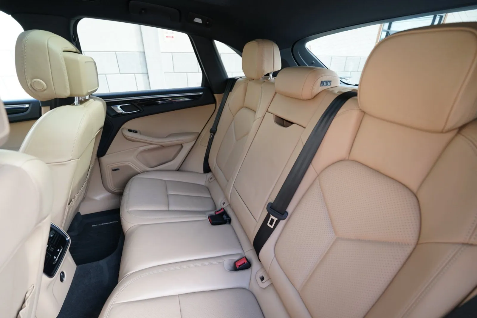Porsche Macan photo 28