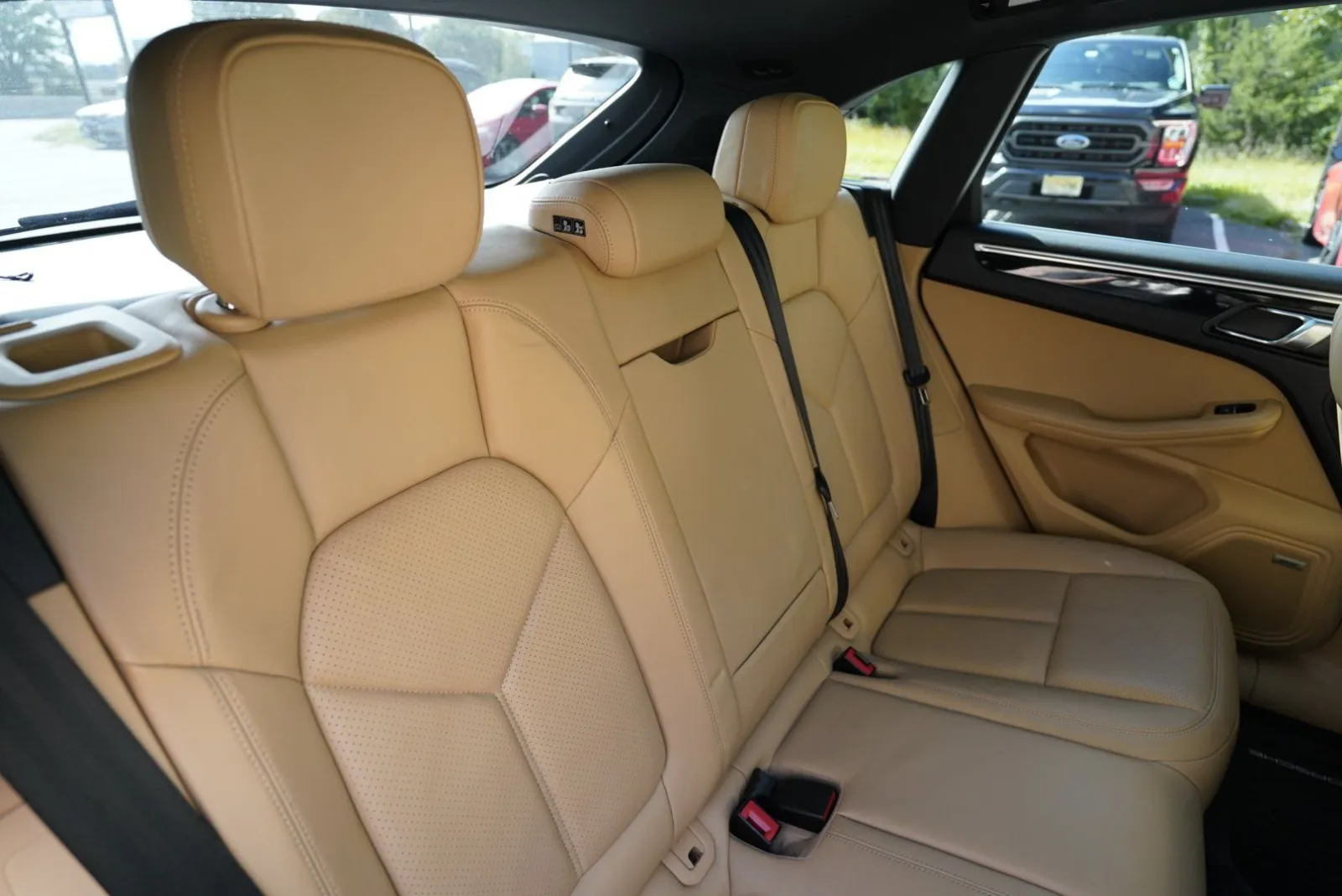 Porsche Macan photo 36