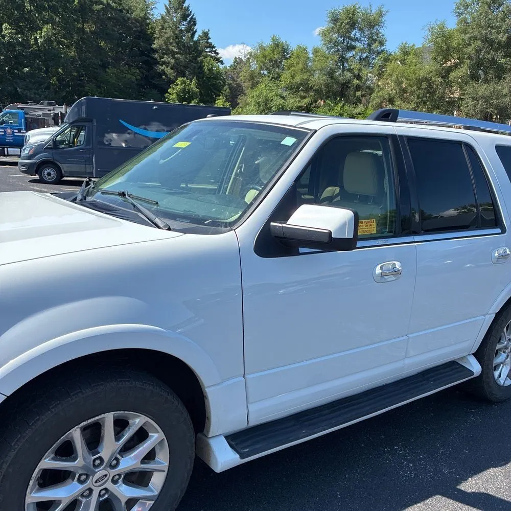 Ford Expedition photo 2