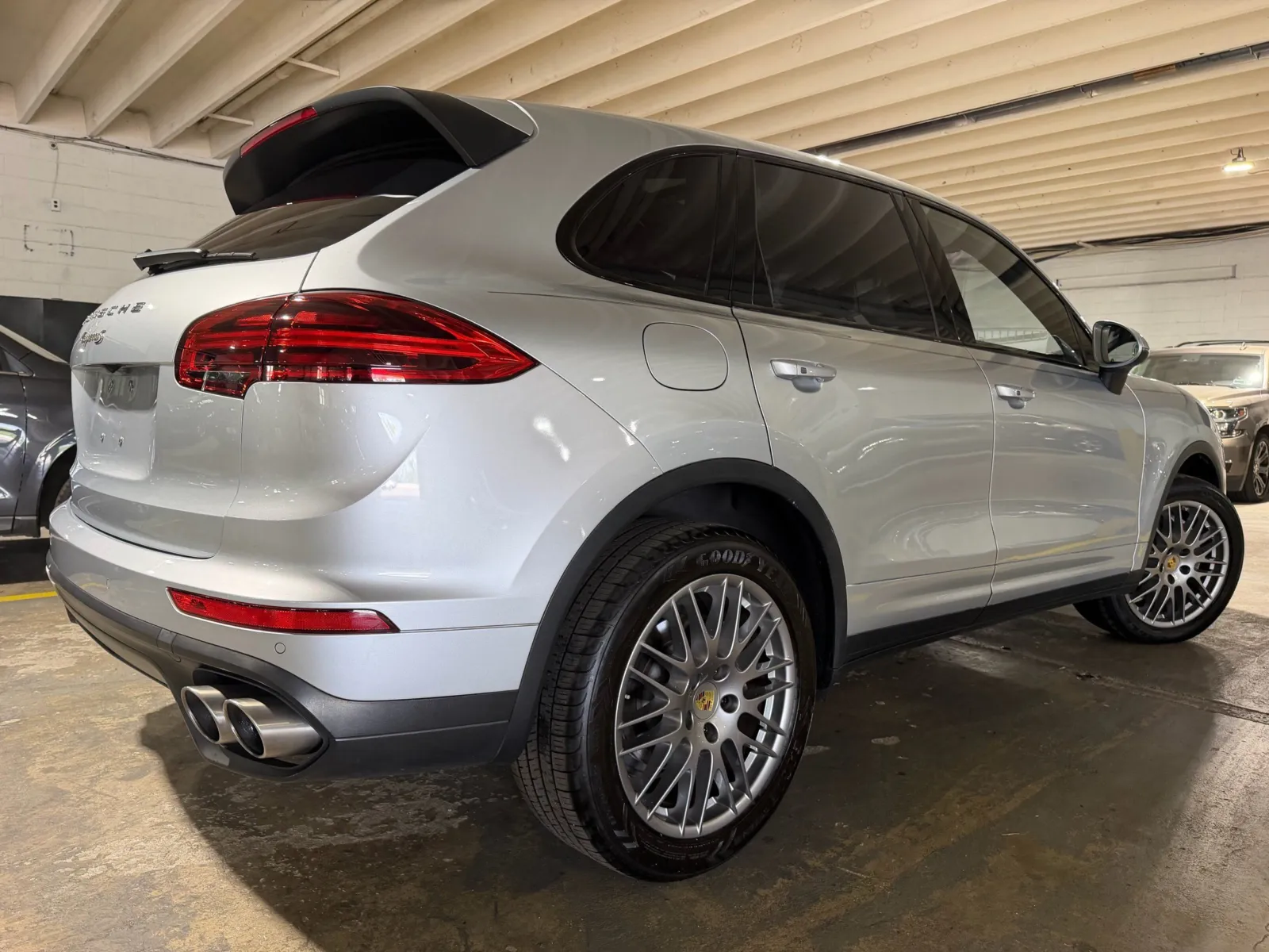 Porsche Cayenne photo 4
