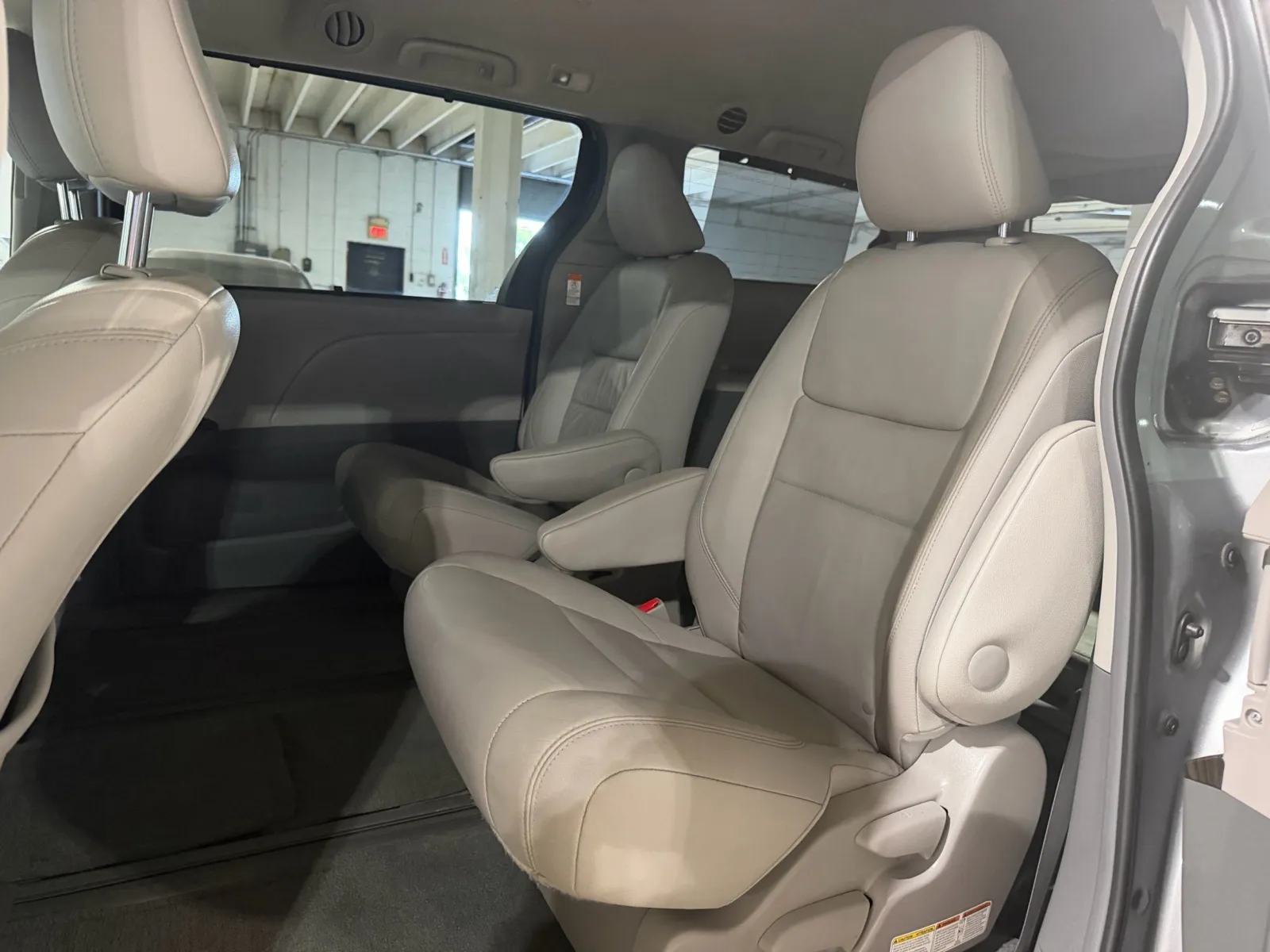Toyota Sienna photo 14