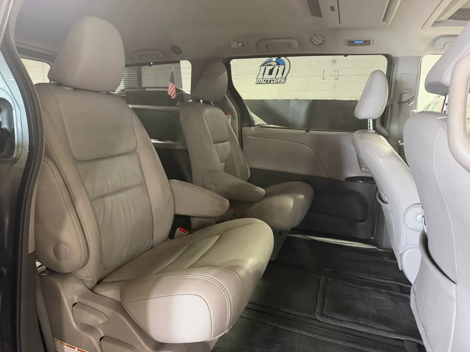Toyota Sienna photo 13
