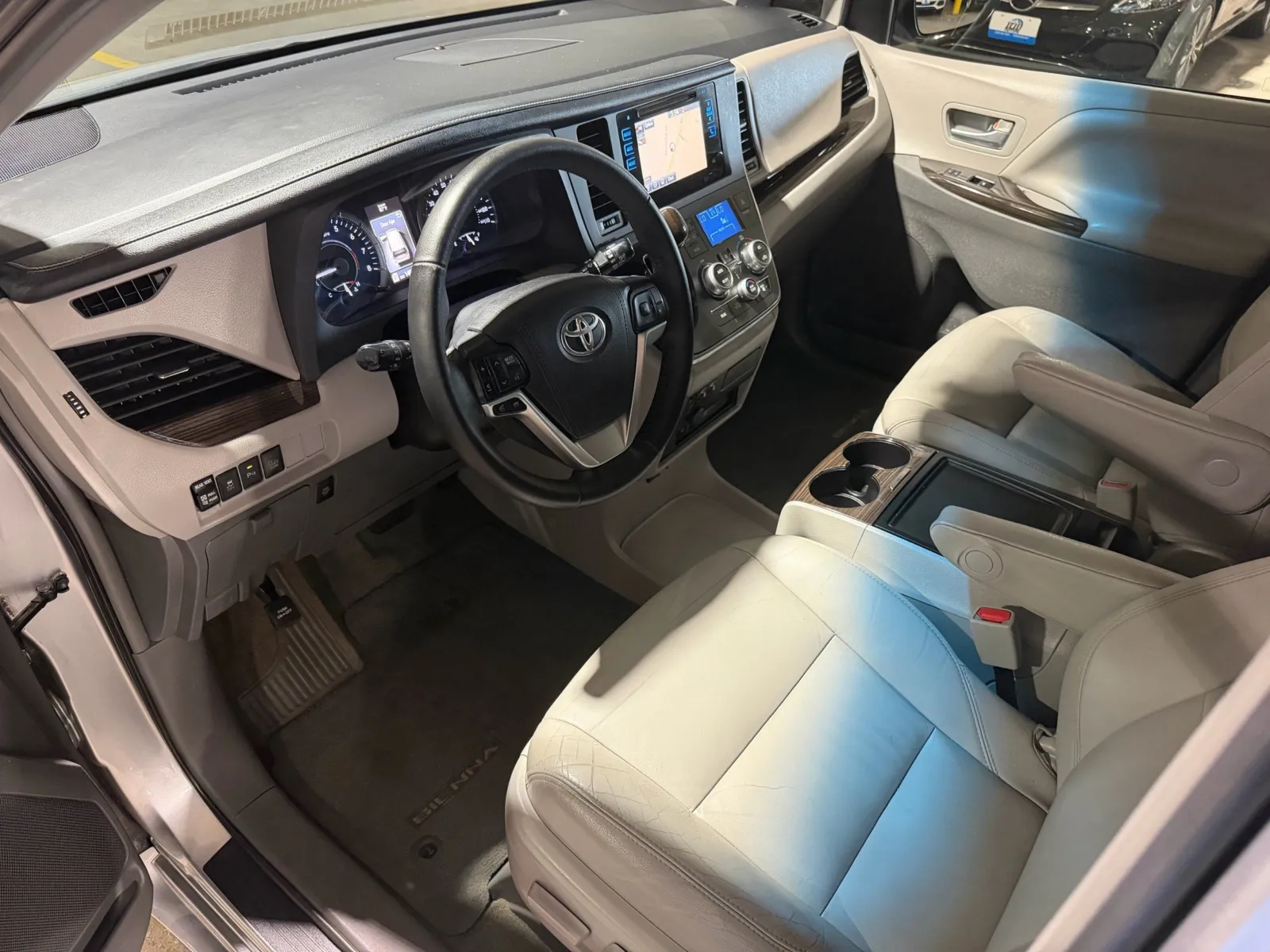 Toyota Sienna photo 9