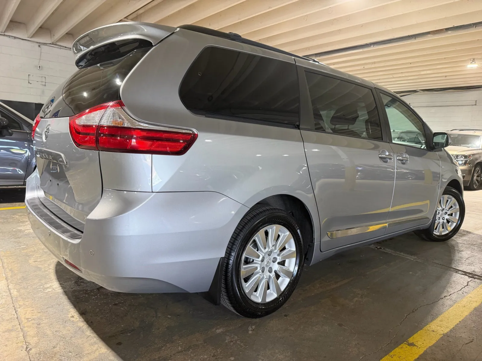 Toyota Sienna photo 4