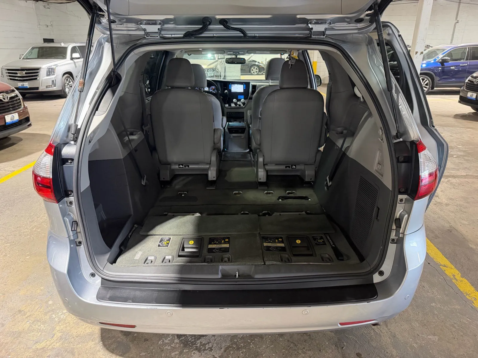 Toyota Sienna photo 8