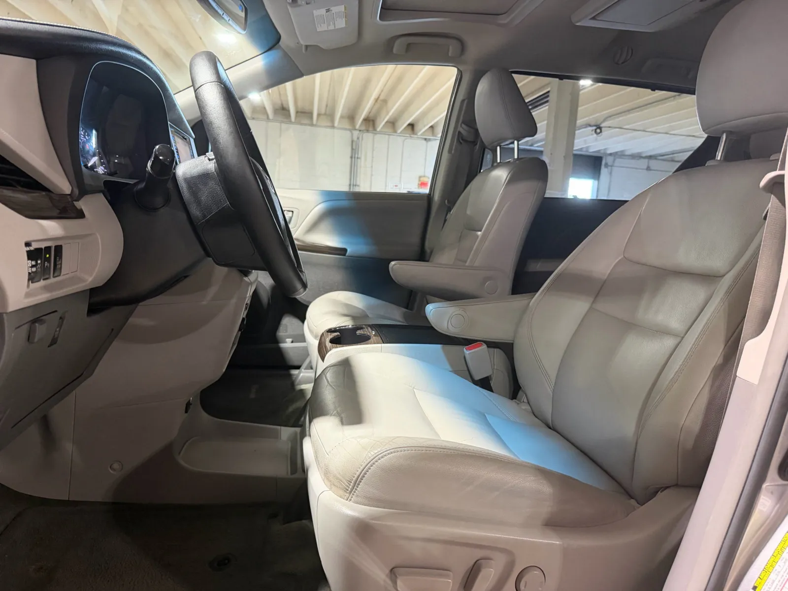 Toyota Sienna photo 12