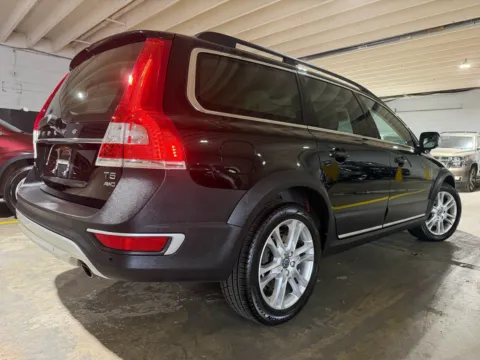 More photos of 2016 Volvo XC70 T5 Platinum at 101 Motors, NJ