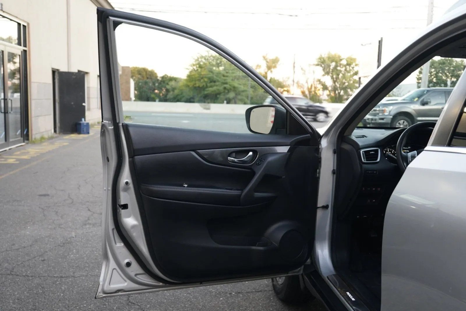 Nissan Rogue photo 14
