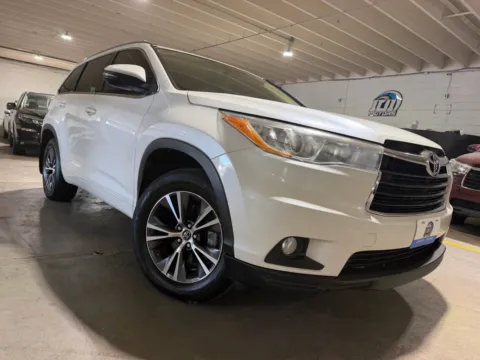 More photos of 2016 Toyota Highlander XLE V6 at 101 Motors, NJ