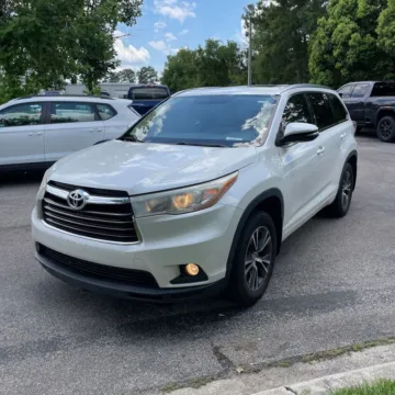 White 2016 Toyota Highlander XLE V6 for sale in Carlstadt, NJ
