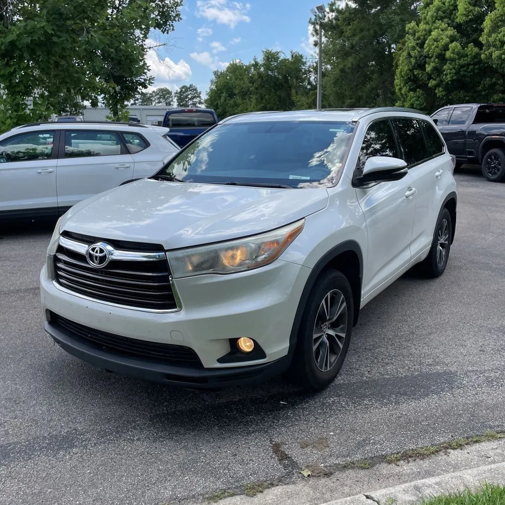 White 2016 Toyota Highlander XLE V6 for sale in Carlstadt, NJ
