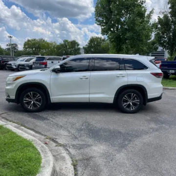 Another view of 2016 Toyota Highlander XLE V6 for sale in Carlstadt, NJ at 101 Motors