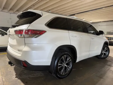 More photos of 2016 Toyota Highlander XLE V6 at 101 Motors, NJ
