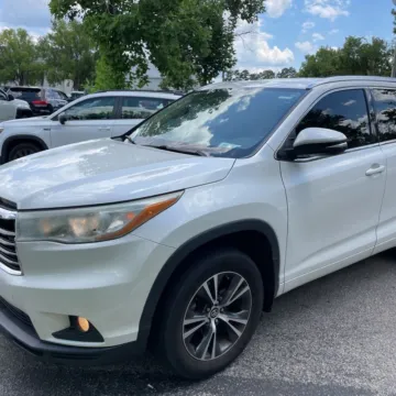 Photos of 2016 Toyota Highlander XLE V6 for sale in Carlstadt, NJ at 101 Motors