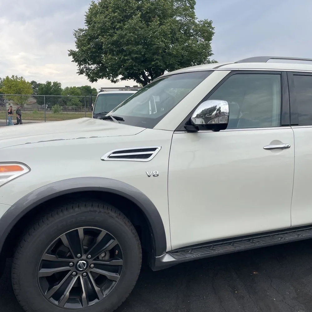 Nissan Armada photo 2