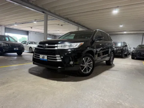 Black 2018 Toyota Highlander XLE for sale in Carlstadt, NJ