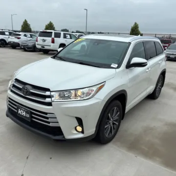 White 2018 Toyota Highlander XLE for sale in Carlstadt, NJ