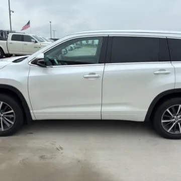More photos of 2018 Toyota Highlander XLE at 101 Motors, NJ