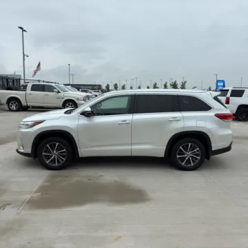 Another view of 2018 Toyota Highlander XLE for sale in Carlstadt, NJ at 101 Motors