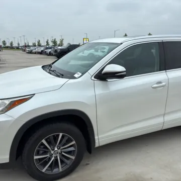 Photos of 2018 Toyota Highlander XLE for sale in Carlstadt, NJ at 101 Motors