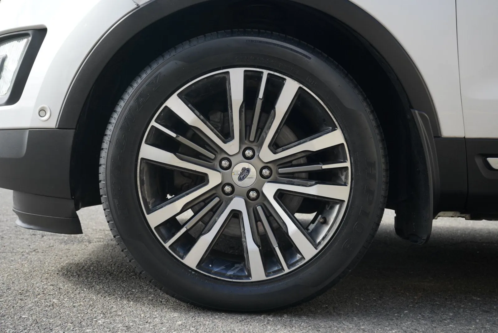 Ford Explorer photo 14