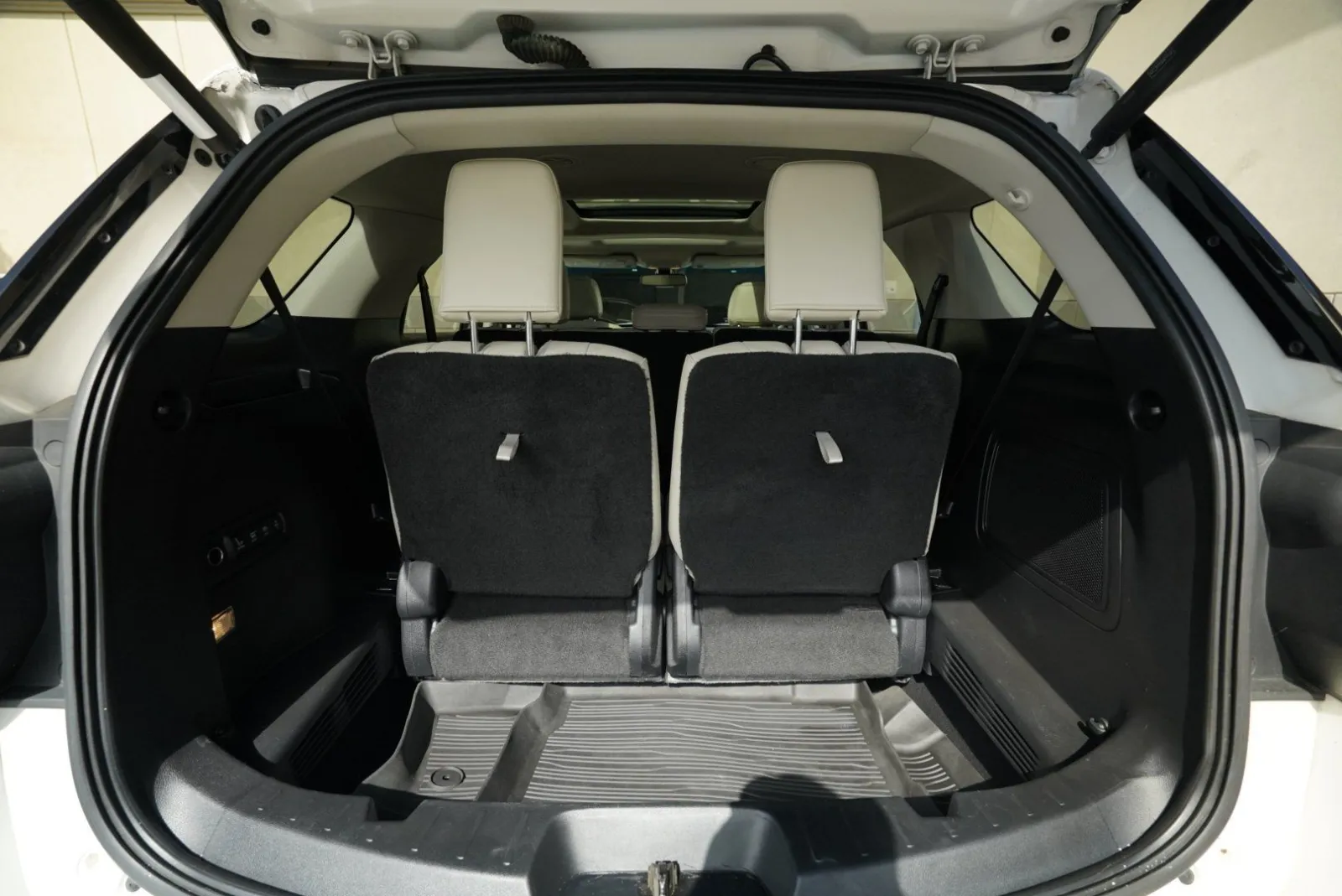 Ford Explorer photo 35