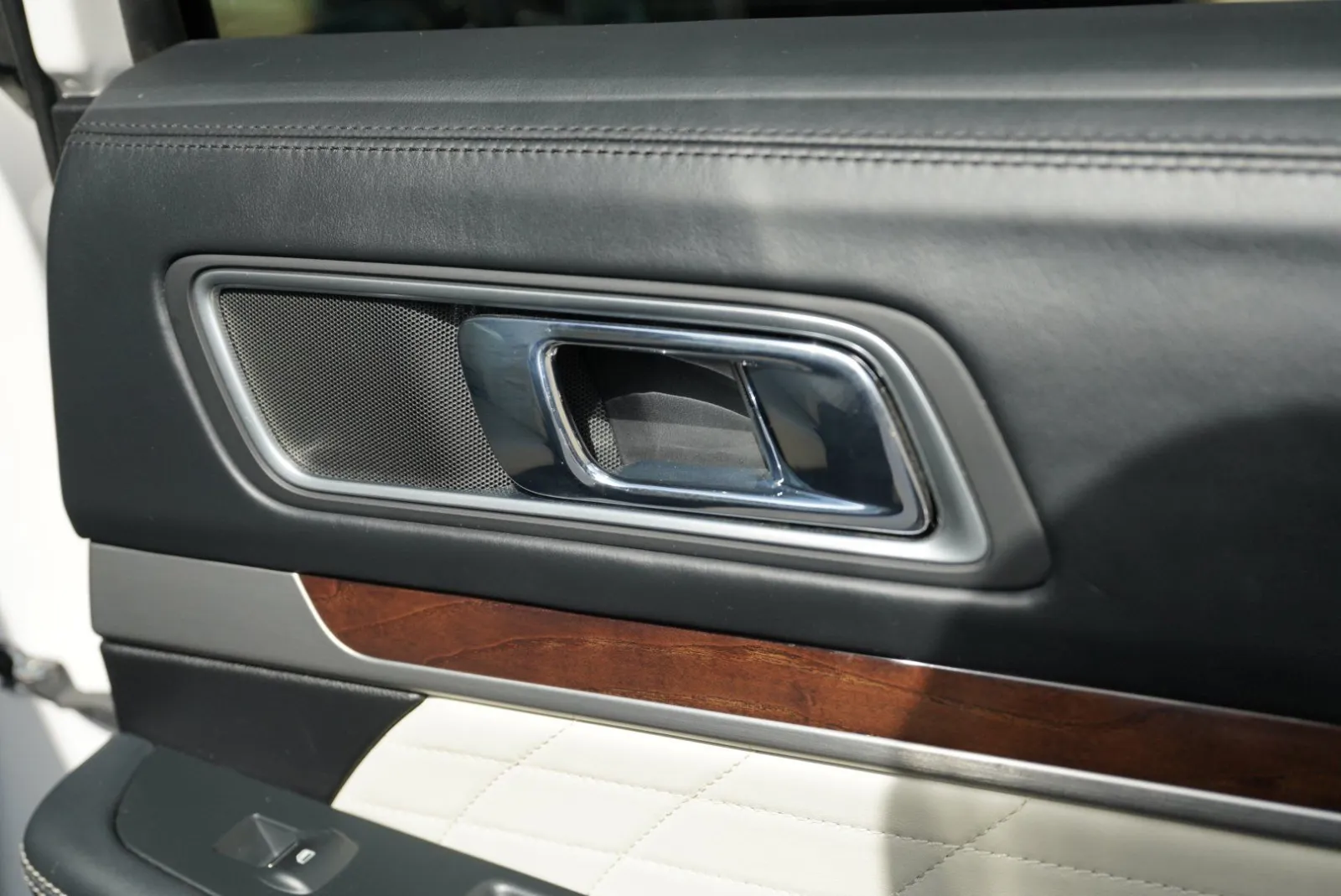 Ford Explorer photo 38