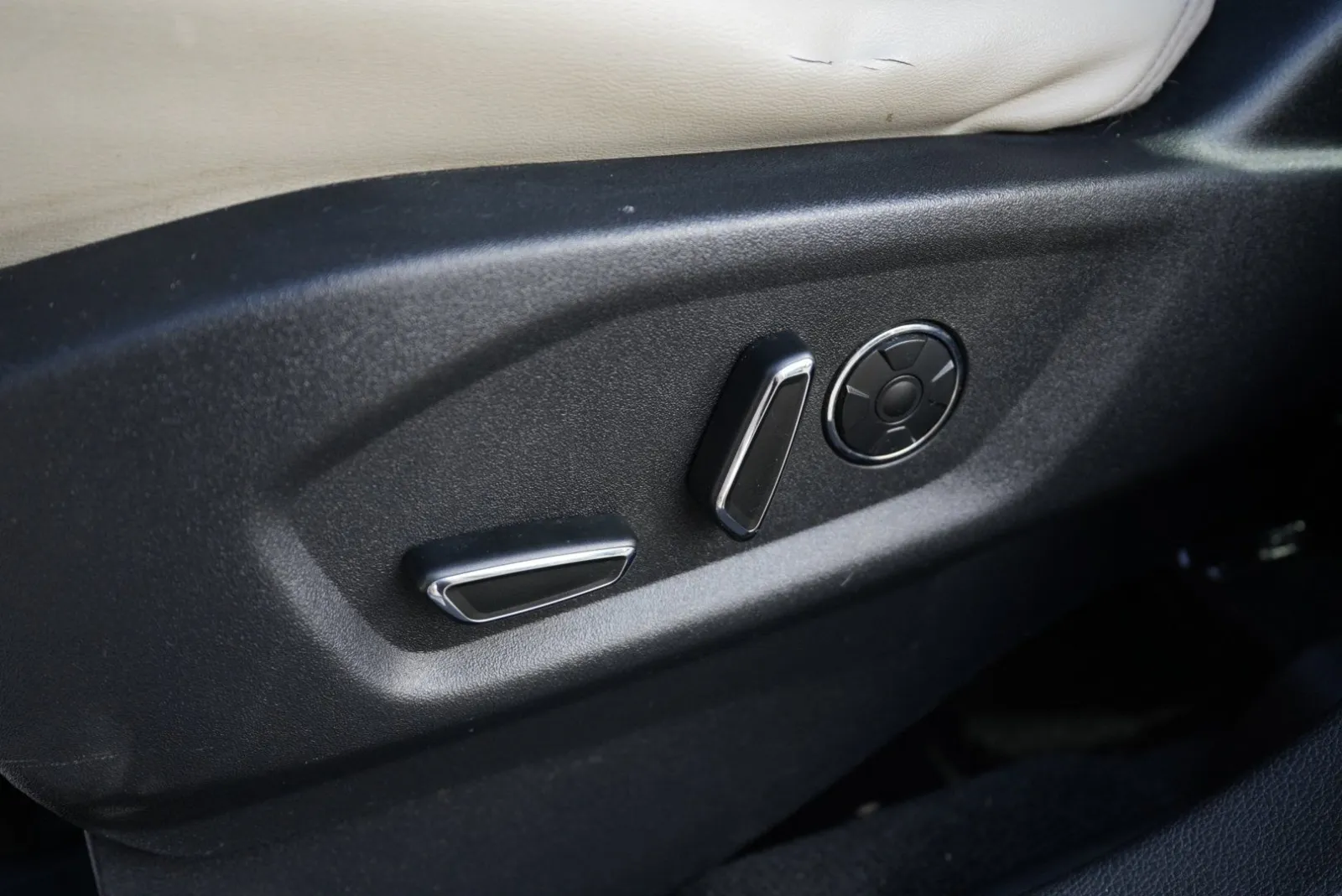Ford Explorer photo 24